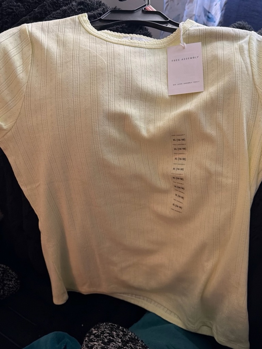 Free Assembly Women's Pale Yellow Short Sleeve Knit Tee